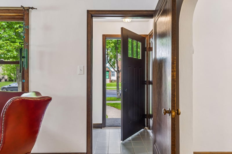 1516 Asbury St, Saint Paul, MN 55108