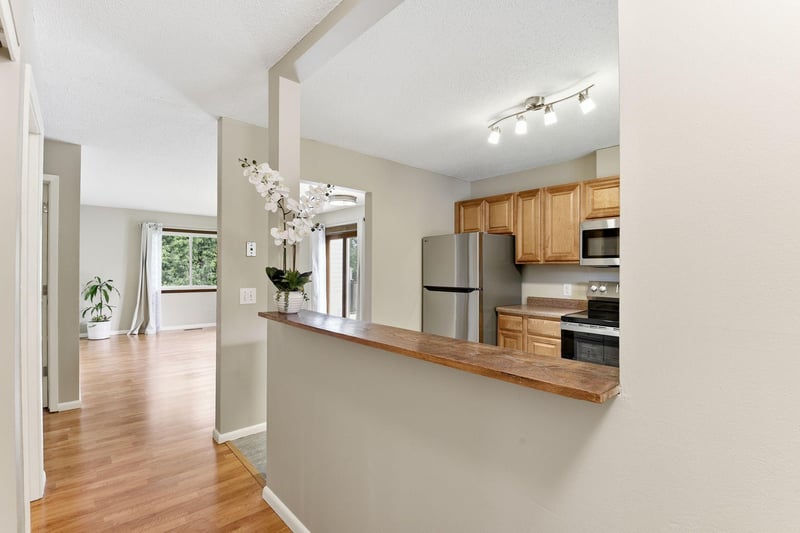 7315 Stewart Dr, Eden Prairie, MN 55346