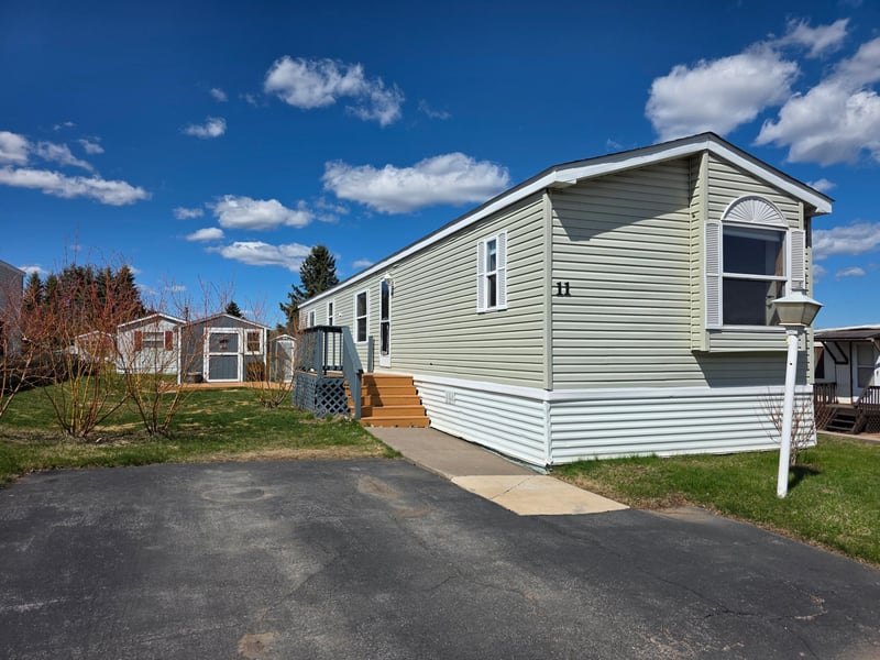 11 Holly Ln, Duluth, MN 55810