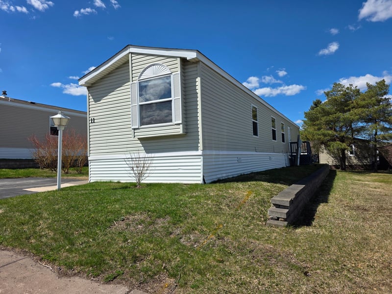 11 Holly Ln, Duluth, MN 55810