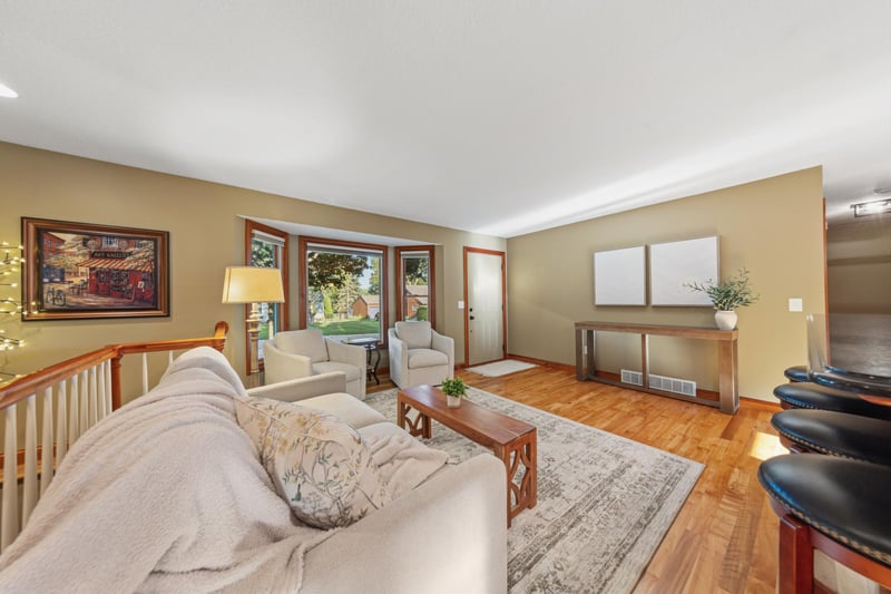 20 Mitchell Dr, Faribault, MN 55021