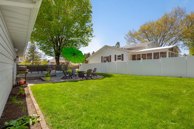 20 Mitchell Dr, Faribault, MN 55021