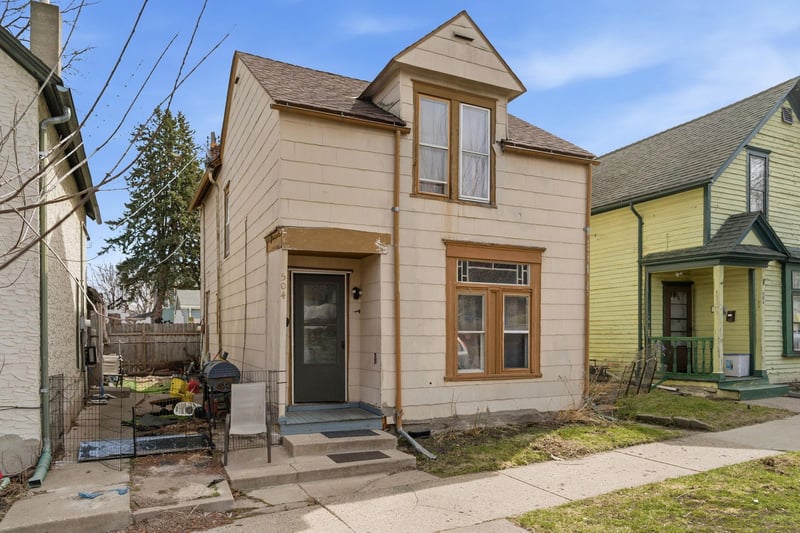 504 Bellows St, Saint Paul, MN 55107