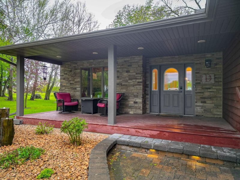 38177 Twin Oaks Dr, Avon, MN 56310