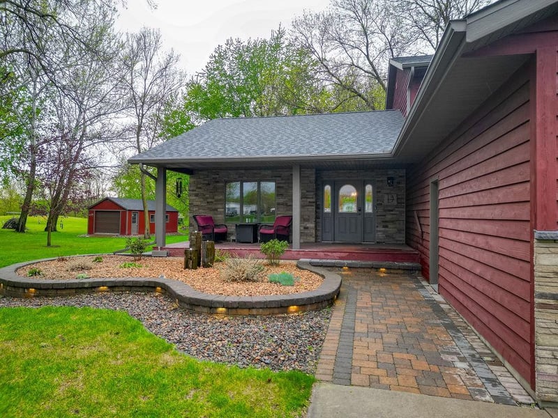 38177 Twin Oaks Dr, Avon, MN 56310