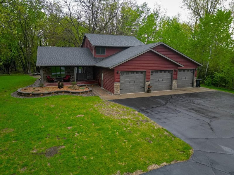 38177 Twin Oaks Dr, Avon, MN 56310
