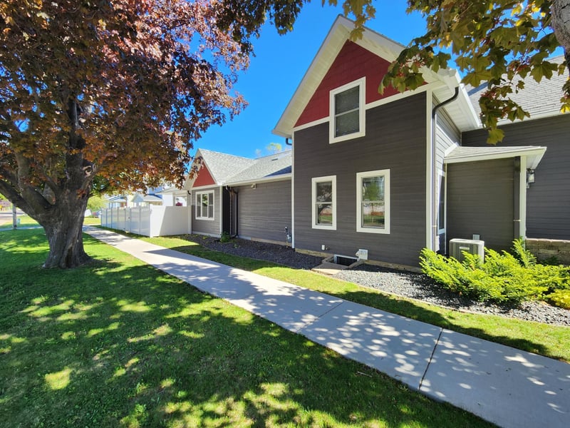 620 W Dwelle St, Lake City, MN 55041