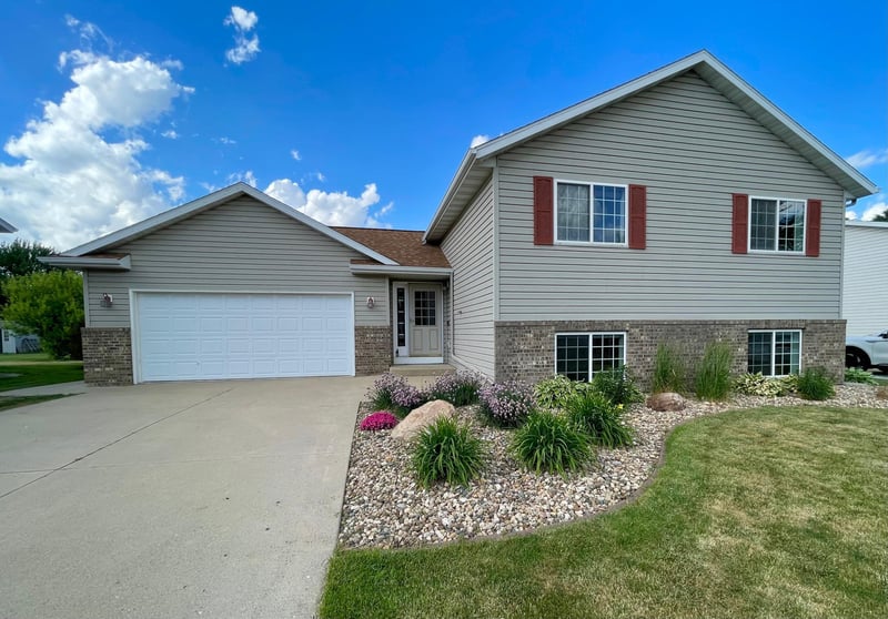 905 3rd St NW, Byron, MN 55920