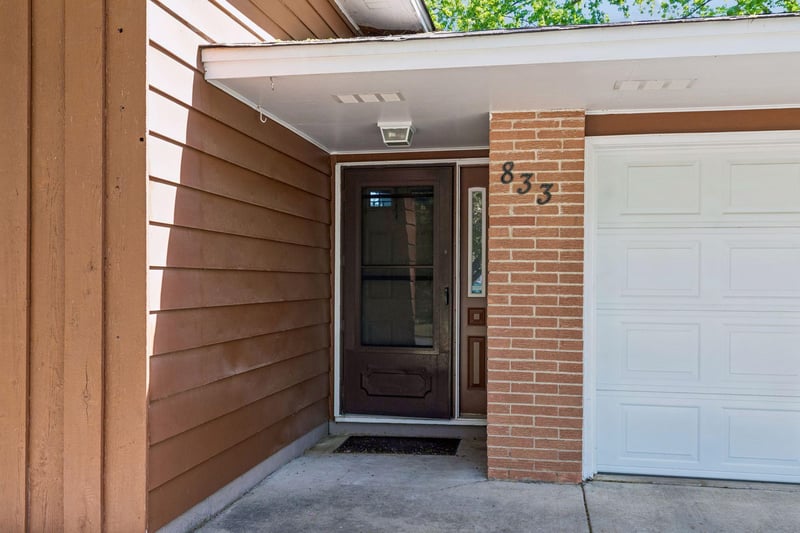 833 Oriole Dr, Apple Valley, MN 55124