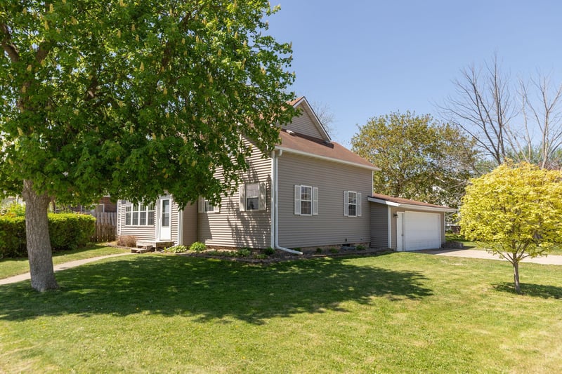 311 Center Ave S, Eyota, MN 55934