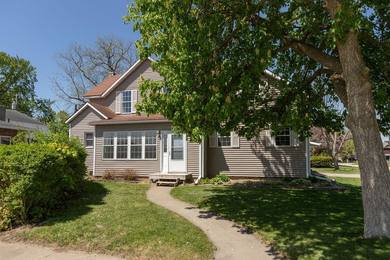 311 Center Ave S, Eyota, MN 55934