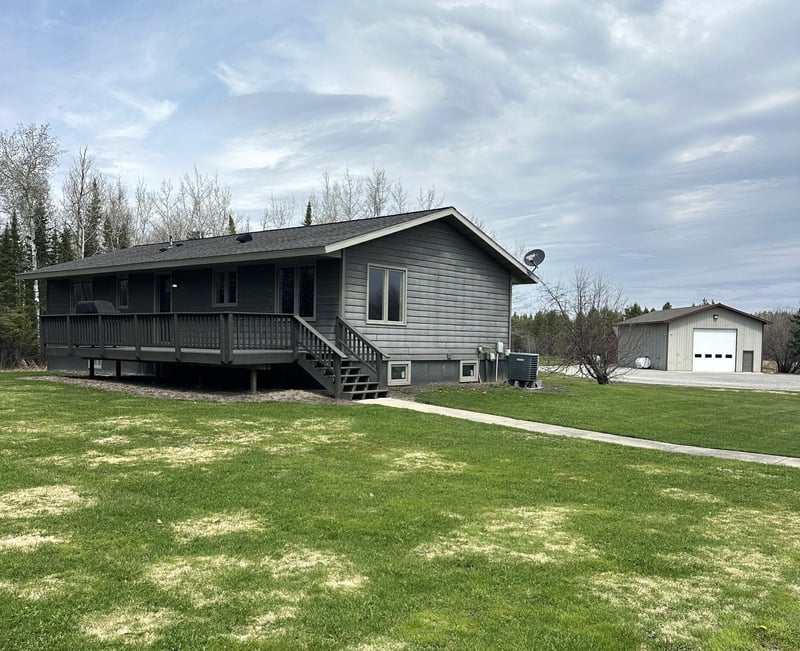 62638 300th St, Warroad, MN 56763