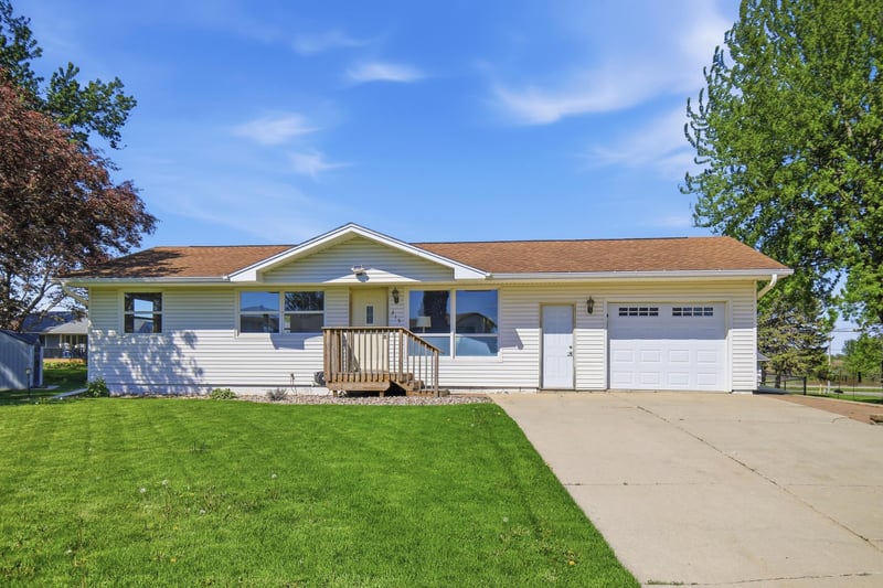 315 Rena Belle St NW, Eyota, MN 55934