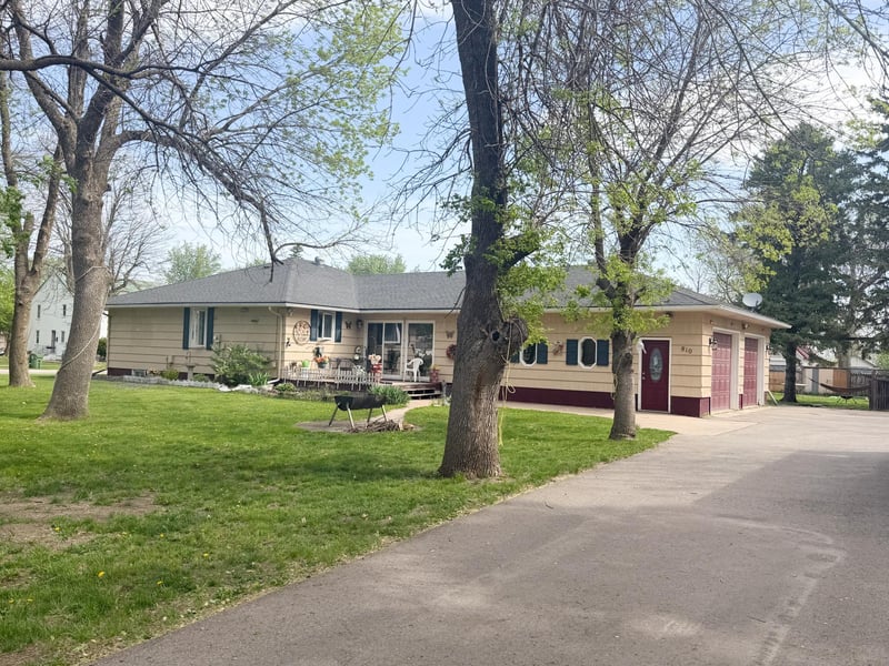 810 8th Ave, Worthington, MN 56187