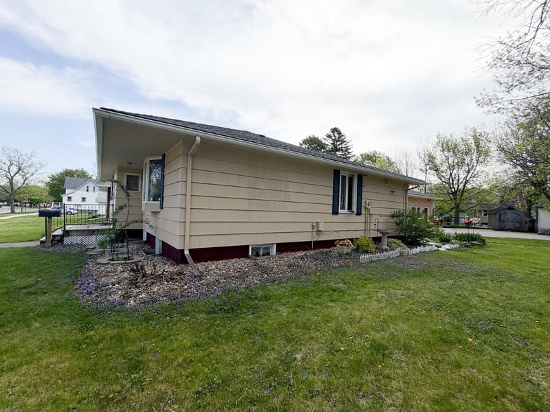 810 8th Ave, Worthington, MN 56187