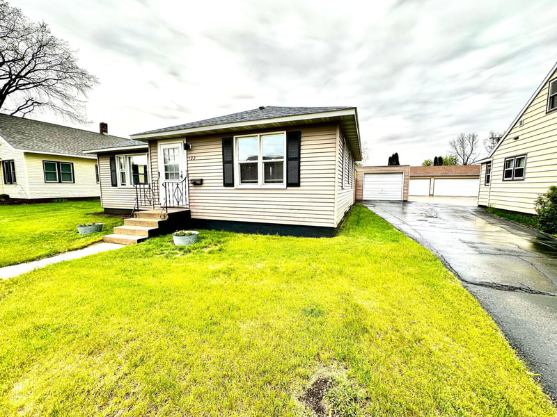 122 Sinclair Lewis Ave, Sauk Centre, MN 56378