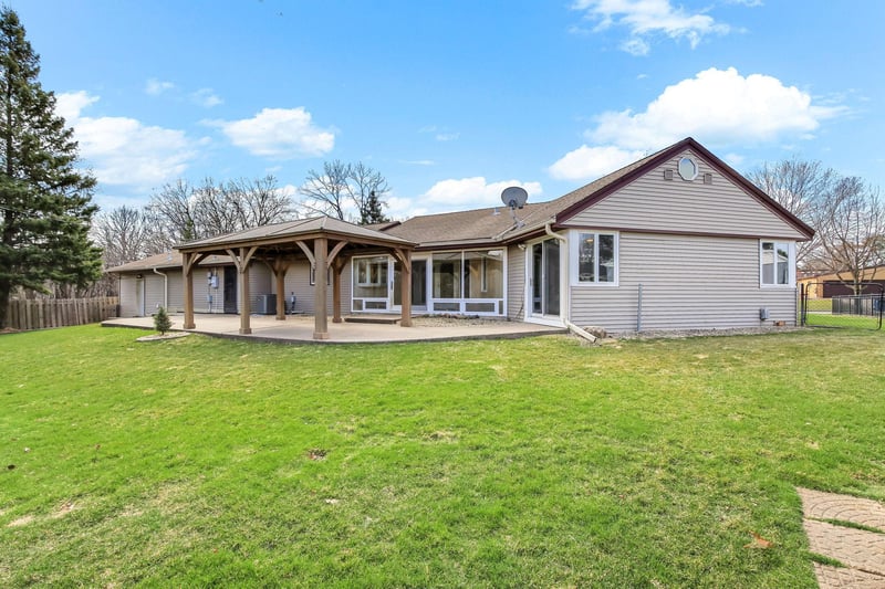 501 Drillane Rd, Hopkins, MN 55305