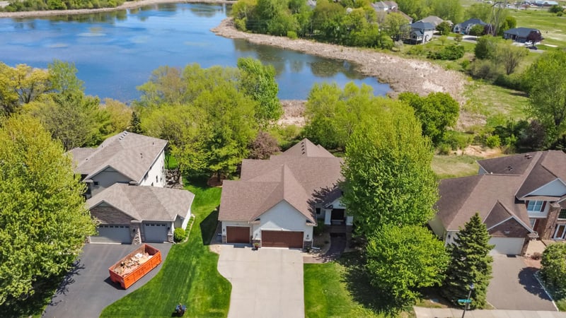 8156 9th Street Pl N, Oakdale, MN 55128