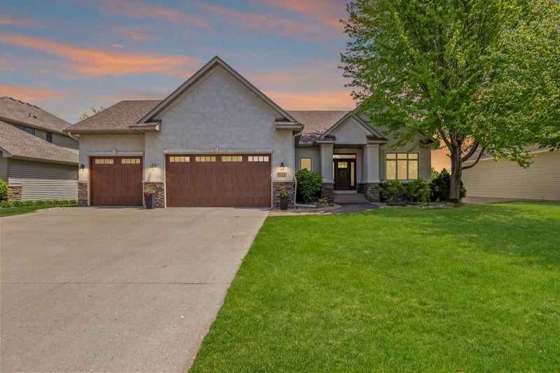 8156 9th Street Pl N, Oakdale, MN 55128