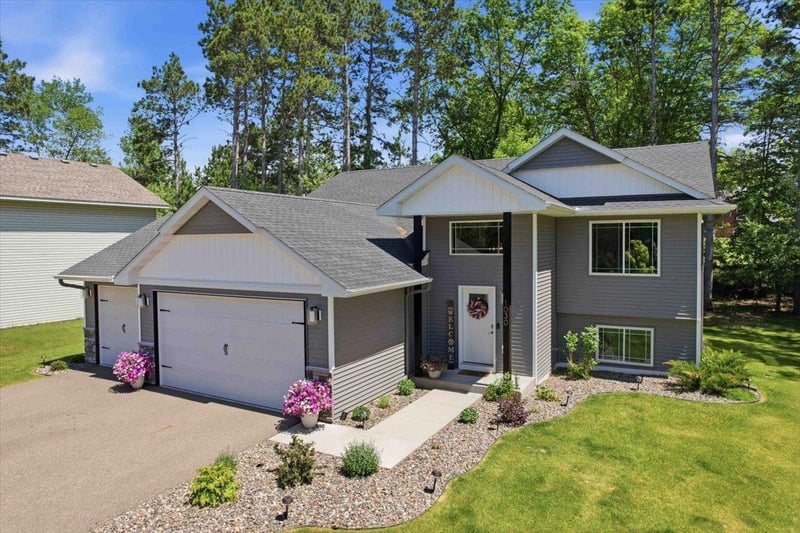 1030 Joy Cir SW, Cambridge, MN 55008