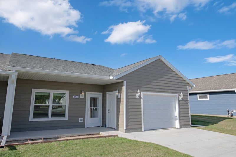 1818 Roberts St, Saint Charles, MN 55972
