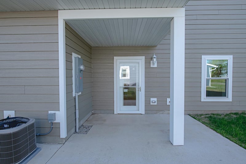 1818 Roberts St, Saint Charles, MN 55972