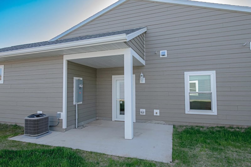 1818 Roberts St, Saint Charles, MN 55972