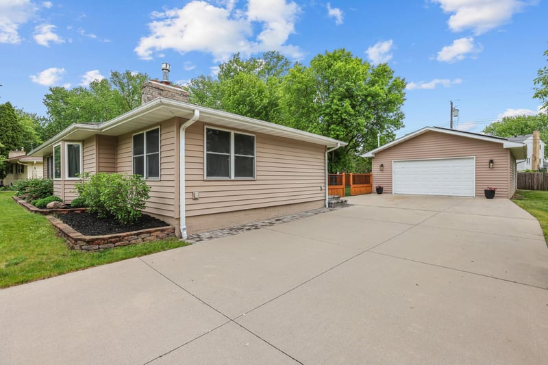10101 Harrison Rd, Bloomington, MN 55437