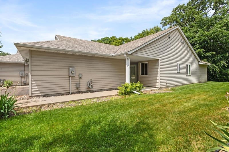 513 109th Ln NW, Coon Rapids, MN 55448