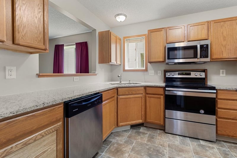 513 109th Ln NW, Coon Rapids, MN 55448