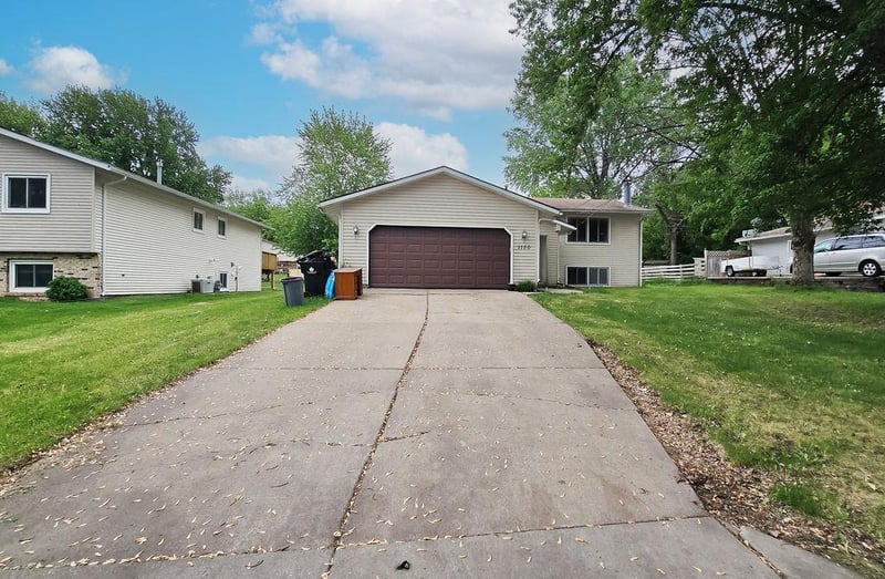 1150 Glendon St N, Maplewood, MN 55119