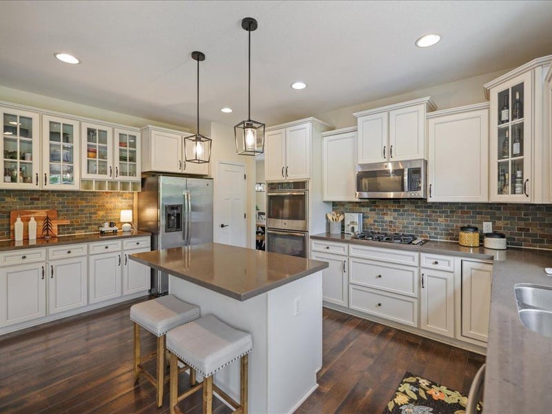 2442 Lacy Ln, Victoria, MN 55386