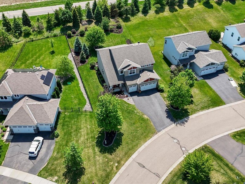 2442 Lacy Ln, Victoria, MN 55386