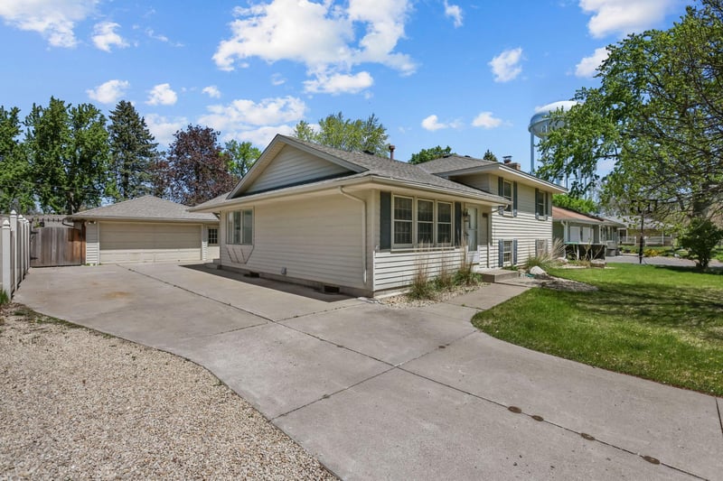 2841 115th Ln NW, Coon Rapids, MN 55433