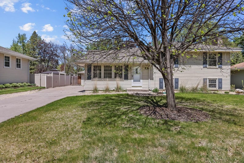 2841 115th Ln NW, Coon Rapids, MN 55433