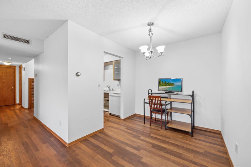 2250 Midland Grove Rd #307, Roseville, MN 55113