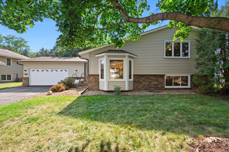 13924 W Preserve Blvd, Burnsville, MN 55337