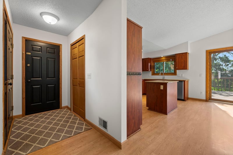 13924 W Preserve Blvd, Burnsville, MN 55337