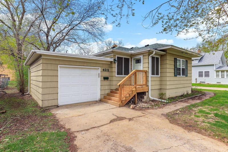 422 2nd St N, Bayport, MN 55003