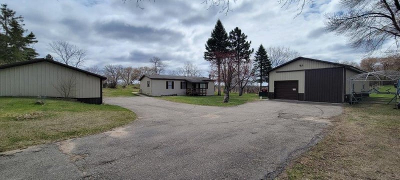 209 3rd Ave S, Dent, MN 56528