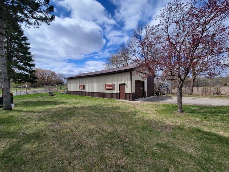 209 3rd Ave S, Dent, MN 56528