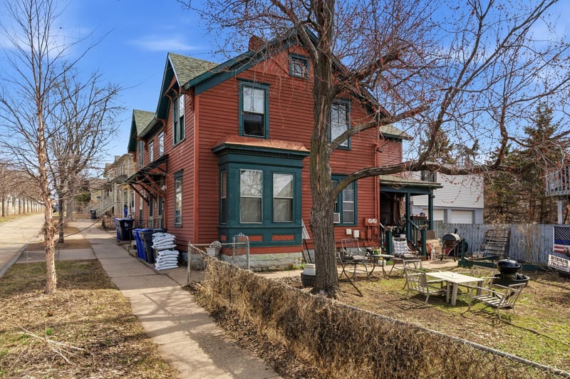682 4th St E, Saint Paul, MN 55106