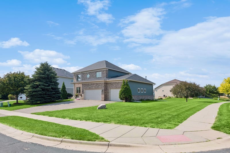 2061 Cobblestone Dr, Cologne, MN 55322