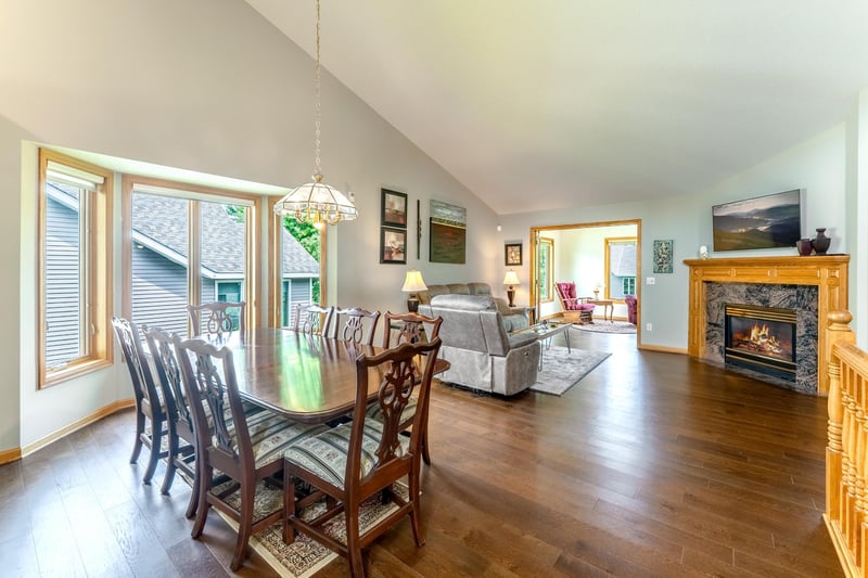 3022 Highpointe Curve, Roseville, MN 55113