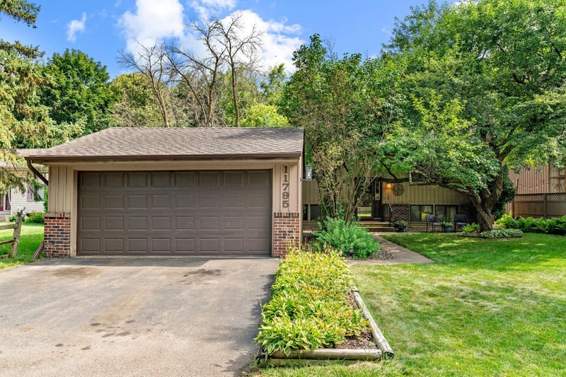 11795 Red Fox Dr, Maple Grove, MN 55369