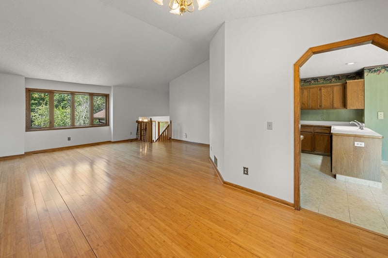 17446 Goldenview Ave, Lakeville, MN 55044