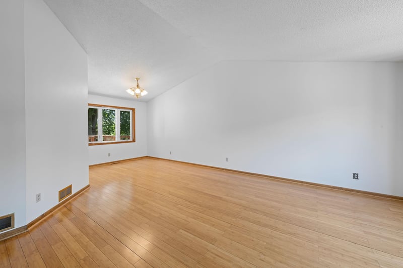 17446 Goldenview Ave, Lakeville, MN 55044