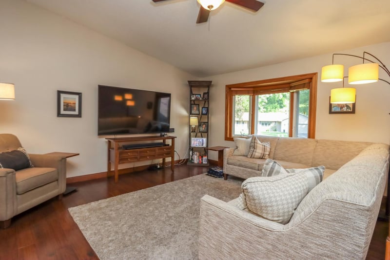 149 Mary Cir, North Mankato, MN 56003