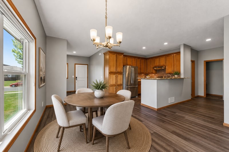 1236 Vernon Dr, Carver, MN 55315