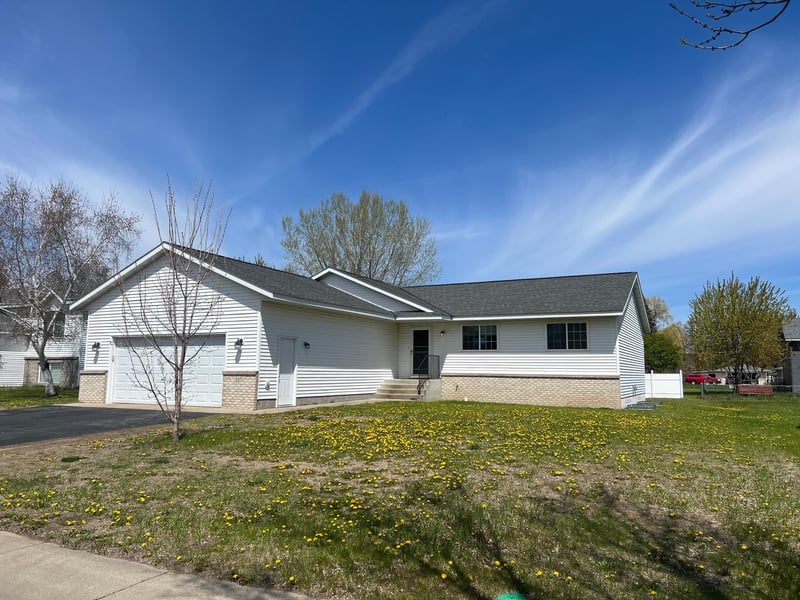 5871 Sandy Dr, Saint Cloud, MN 56303